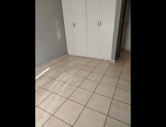 5 BEDROOM APARTMENT BLOCK FOR SALE IN AMAJUBA PARK